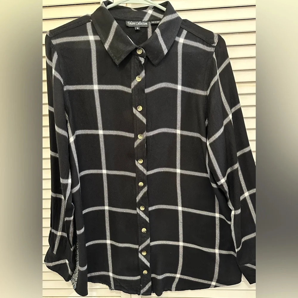Tolani Collection Plaid Flannel Aztec Back Button Down Size M - Picture 2 of 6